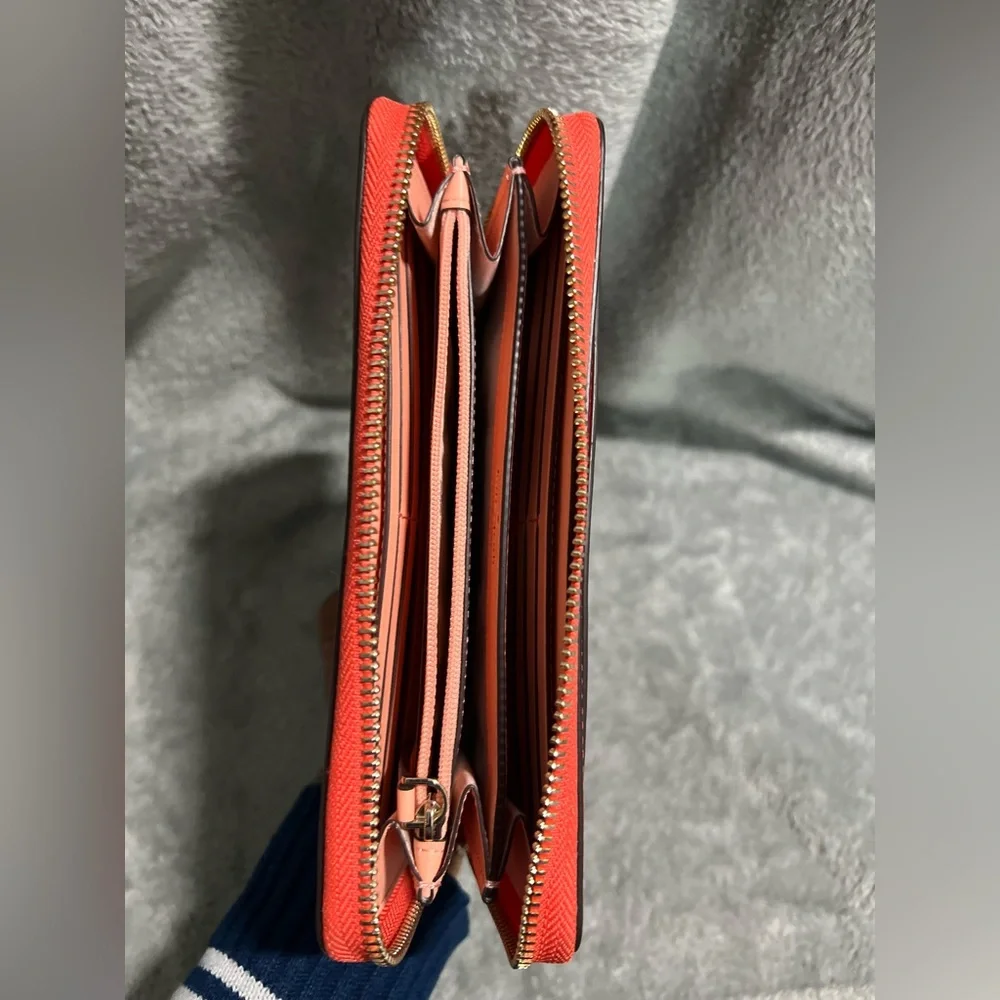 NWOT Kate Spade Adel Large Continental Wallet in Red R$229